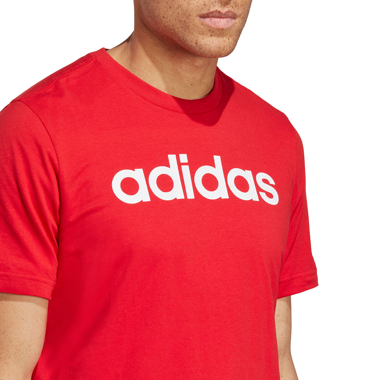 Koszulka męska adidas Essentials Single Jersey Linear Embroidered Logo czerwona – ujęcie 4