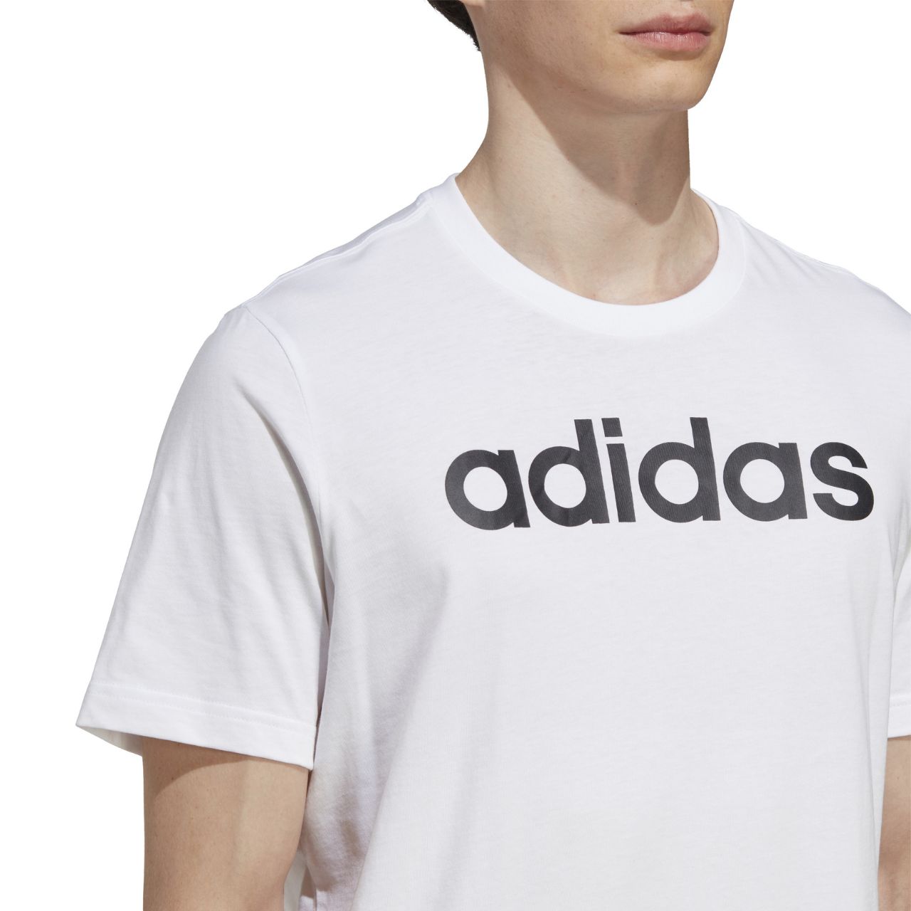 Koszulka męska adidas Essentials Single Jersey Linear Embroidered Logo Tee biała – ujęcie 4