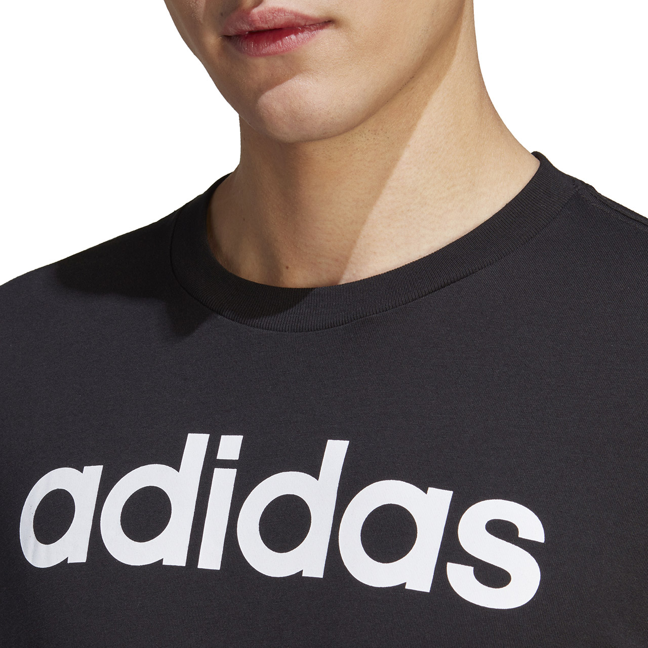 Koszulka męska adidas Essentials Single Jersey Linear Embroidered Logo Tee czarna – ujęcie 5