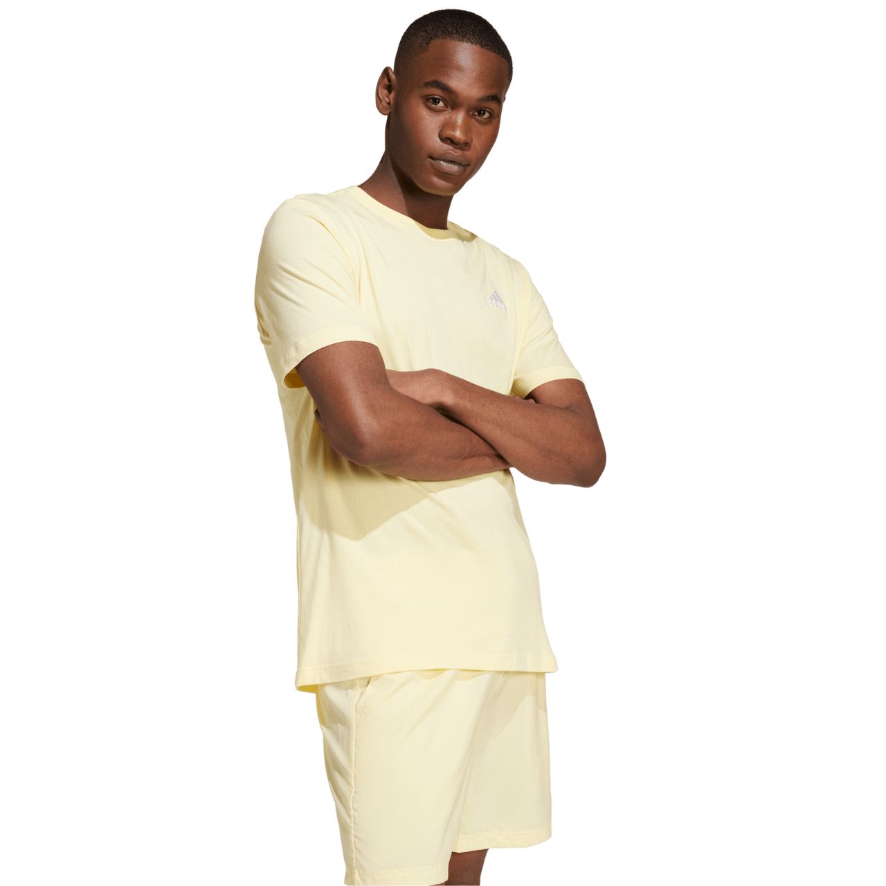 Koszulka męska adidas Essentials Single Jersey Embroidered Small Logo żółta – ujęcie 4