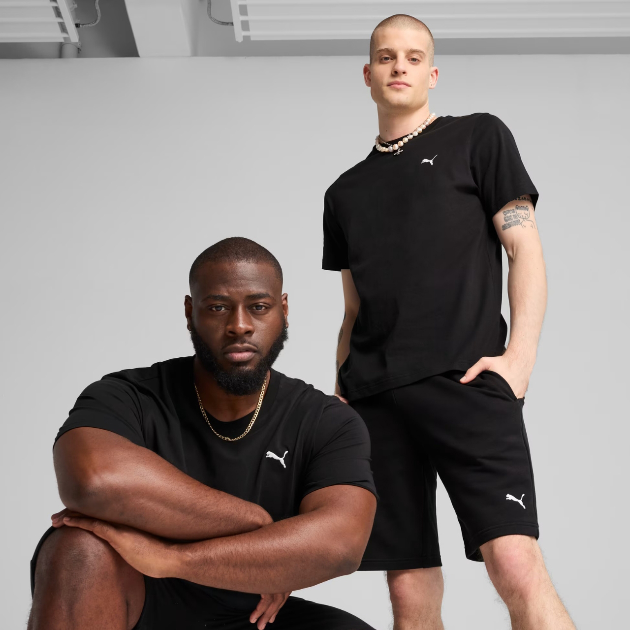 Koszulka męska Puma Ess Small Logo Tee czarna – ujęcie 5