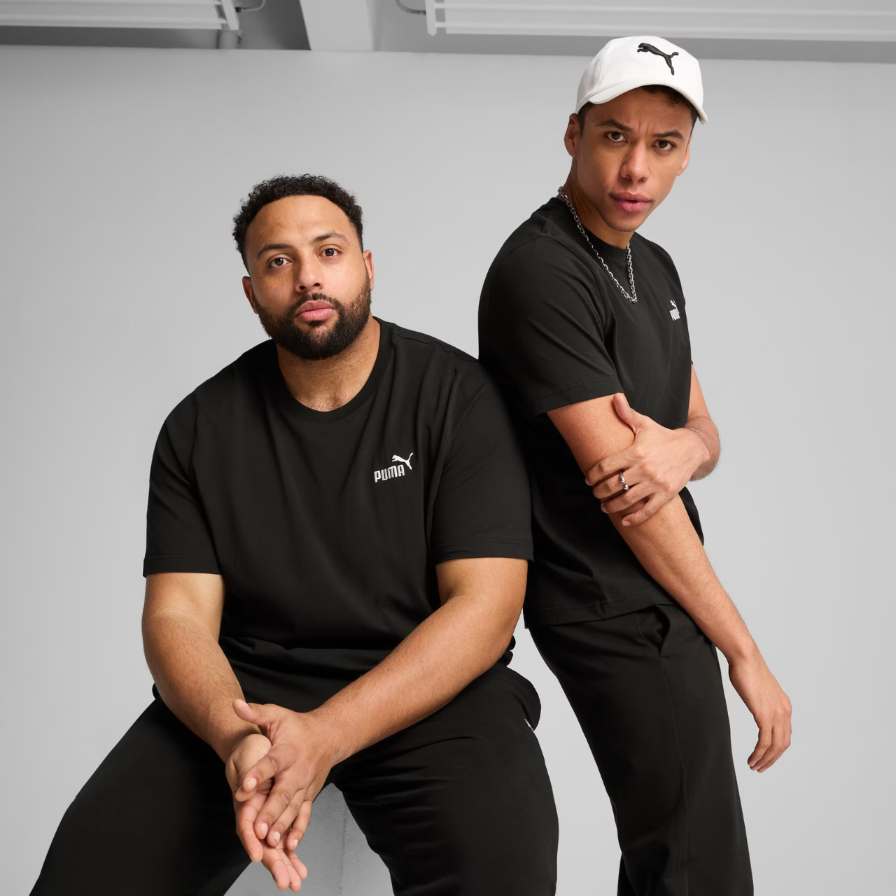 Koszulka męska Puma Ess Small No.1 Logo Tee czarna – ujęcie 3