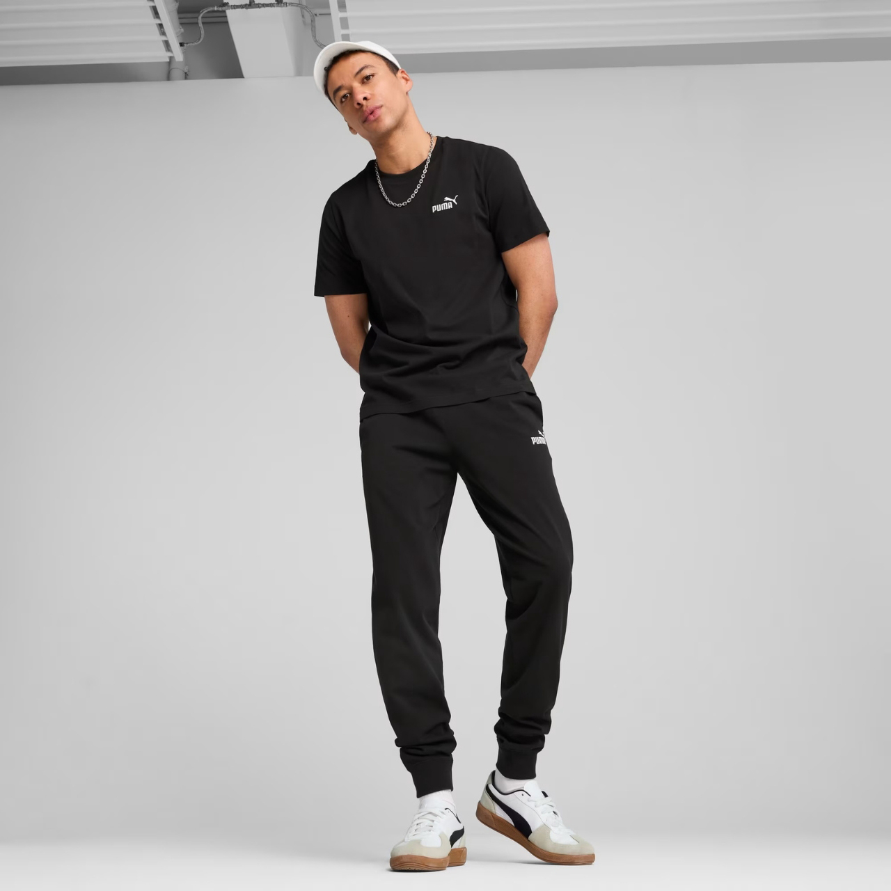 Koszulka męska Puma Ess Small No.1 Logo Tee czarna – ujęcie 5