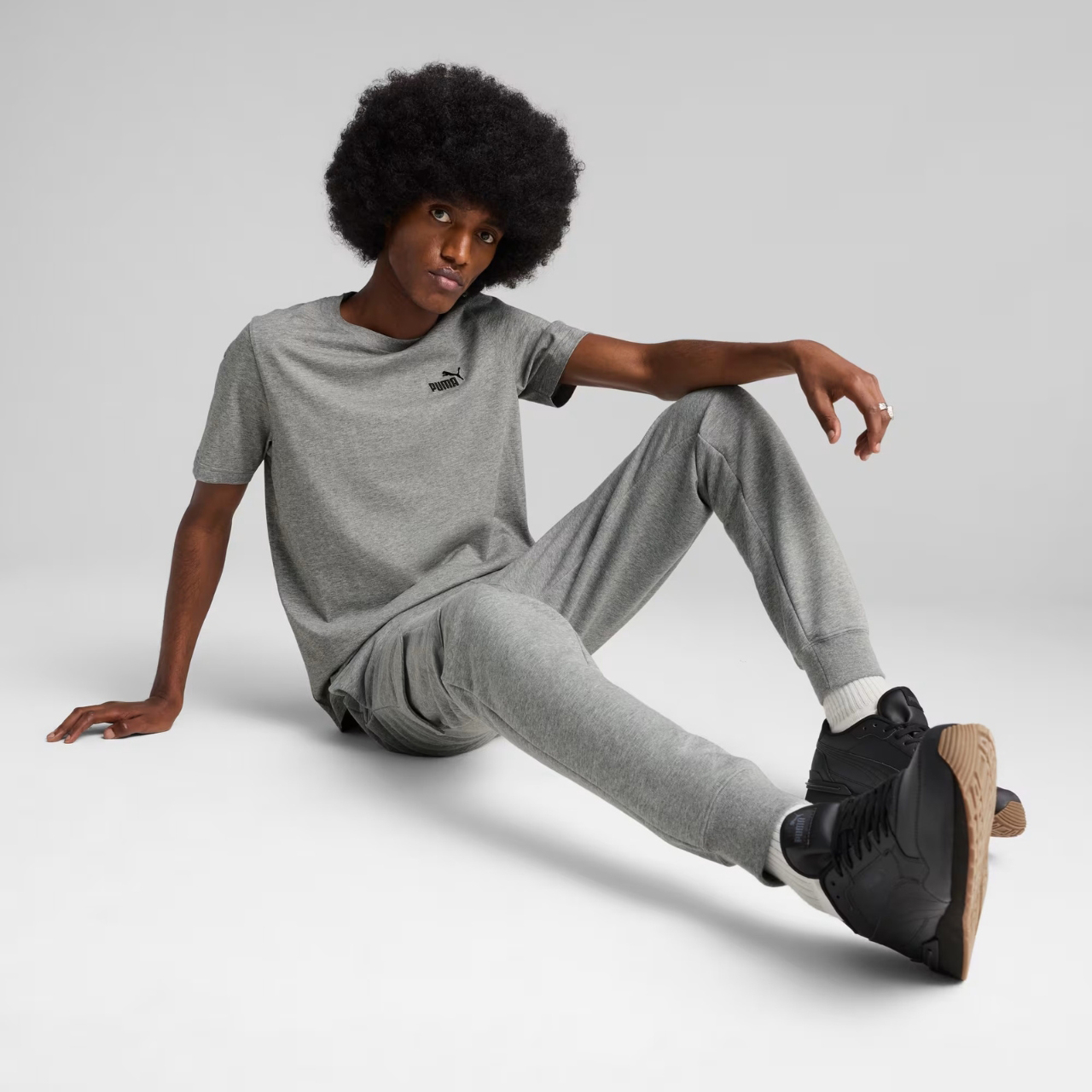 Koszulka męska Puma Ess Small No.1 Logo Tee szara – ujęcie 5