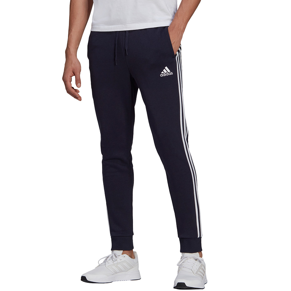 Spodnie męskie adidas Essentials Fleece Tapered Cuff 3-Band Pants granatowe – ujęcie 2