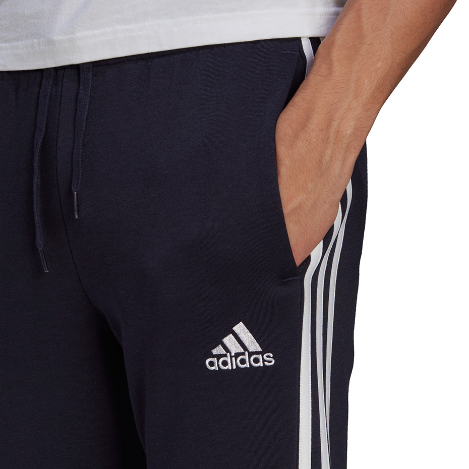 Spodnie męskie adidas Essentials Fleece Tapered Cuff 3-Band Pants granatowe – ujęcie 5