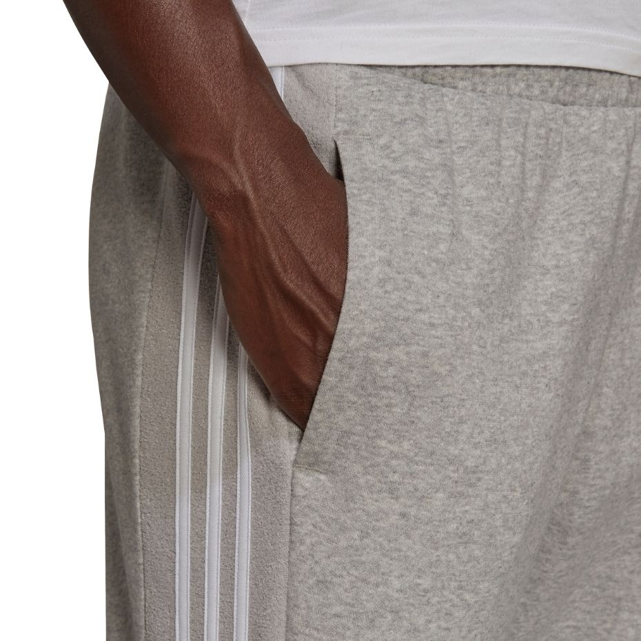 Spodnie damskie adidas Essentials Colorblock Block Cut 3-Stripes Regular Tapered Pants szare – ujęcie 5