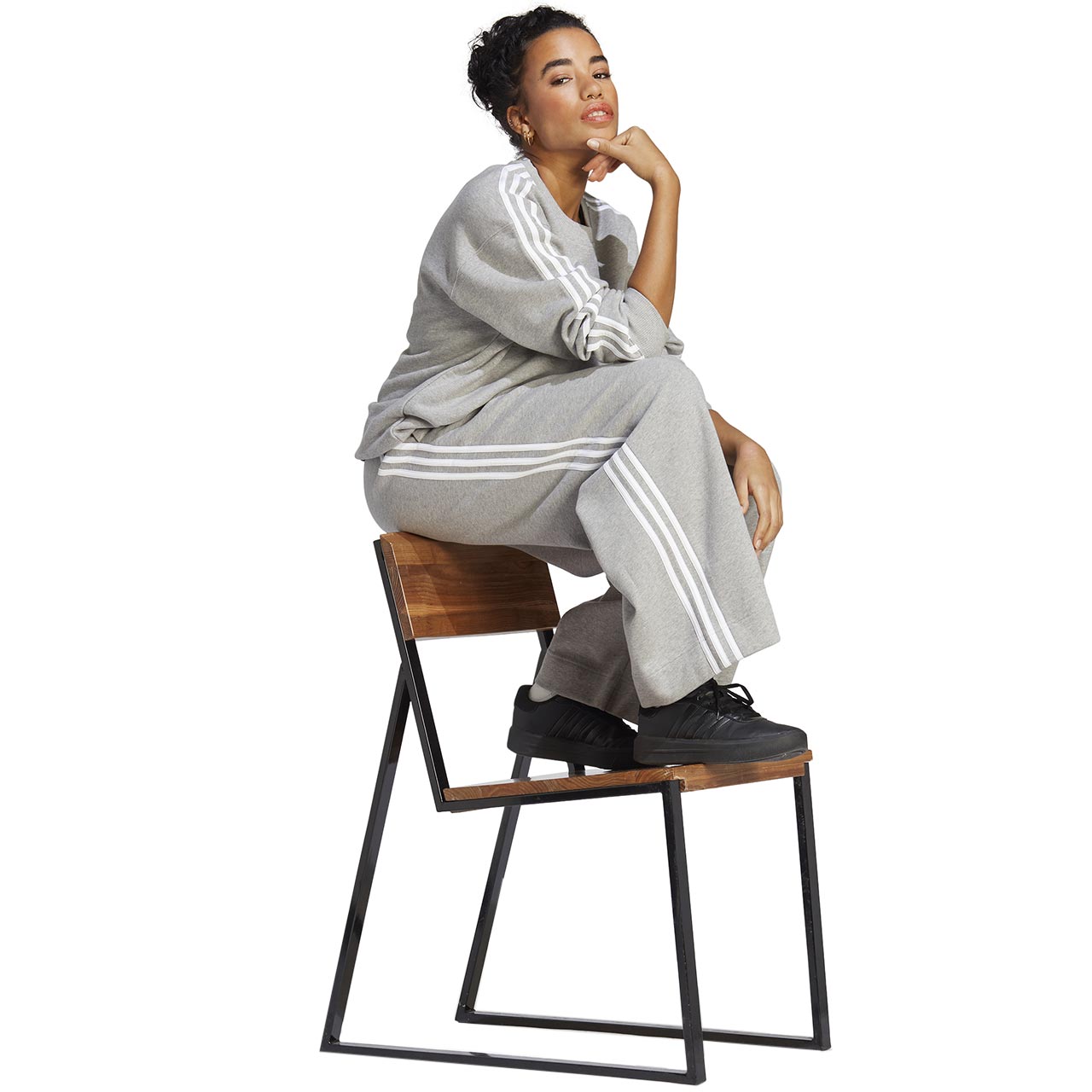 Bluza damska adidas Essentials 3-Stripes szara – ujęcie 3