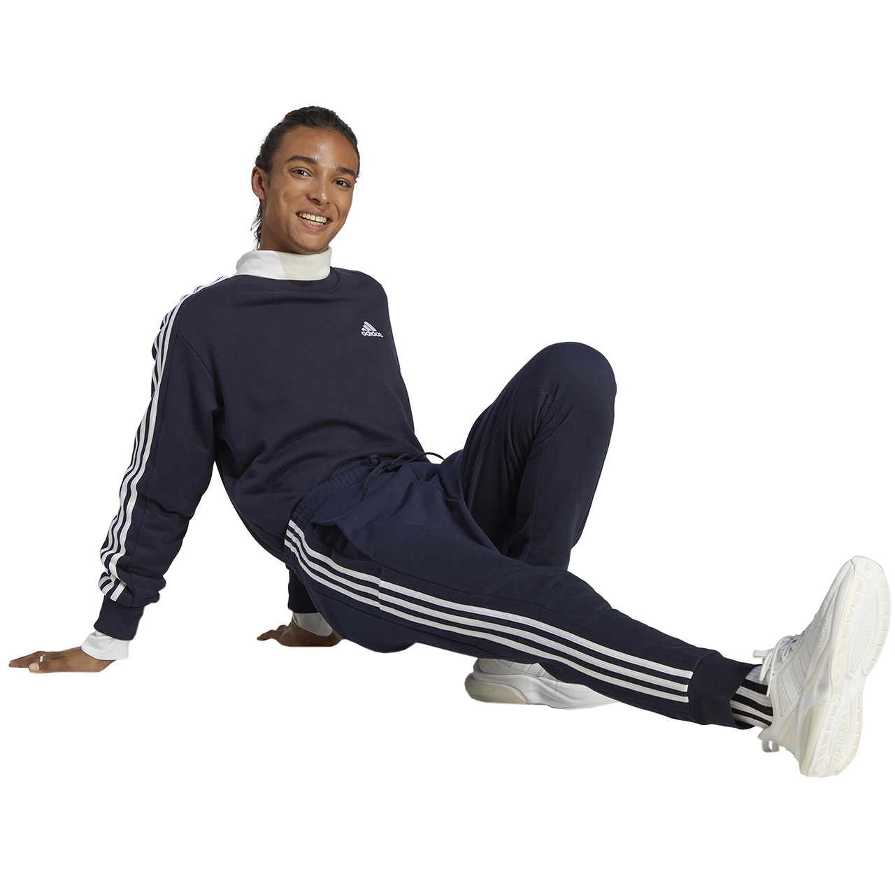 Spodnie męskie adidas Essentials French Terry Tapered Cuff 3-Stripes granatowe – ujęcie 4