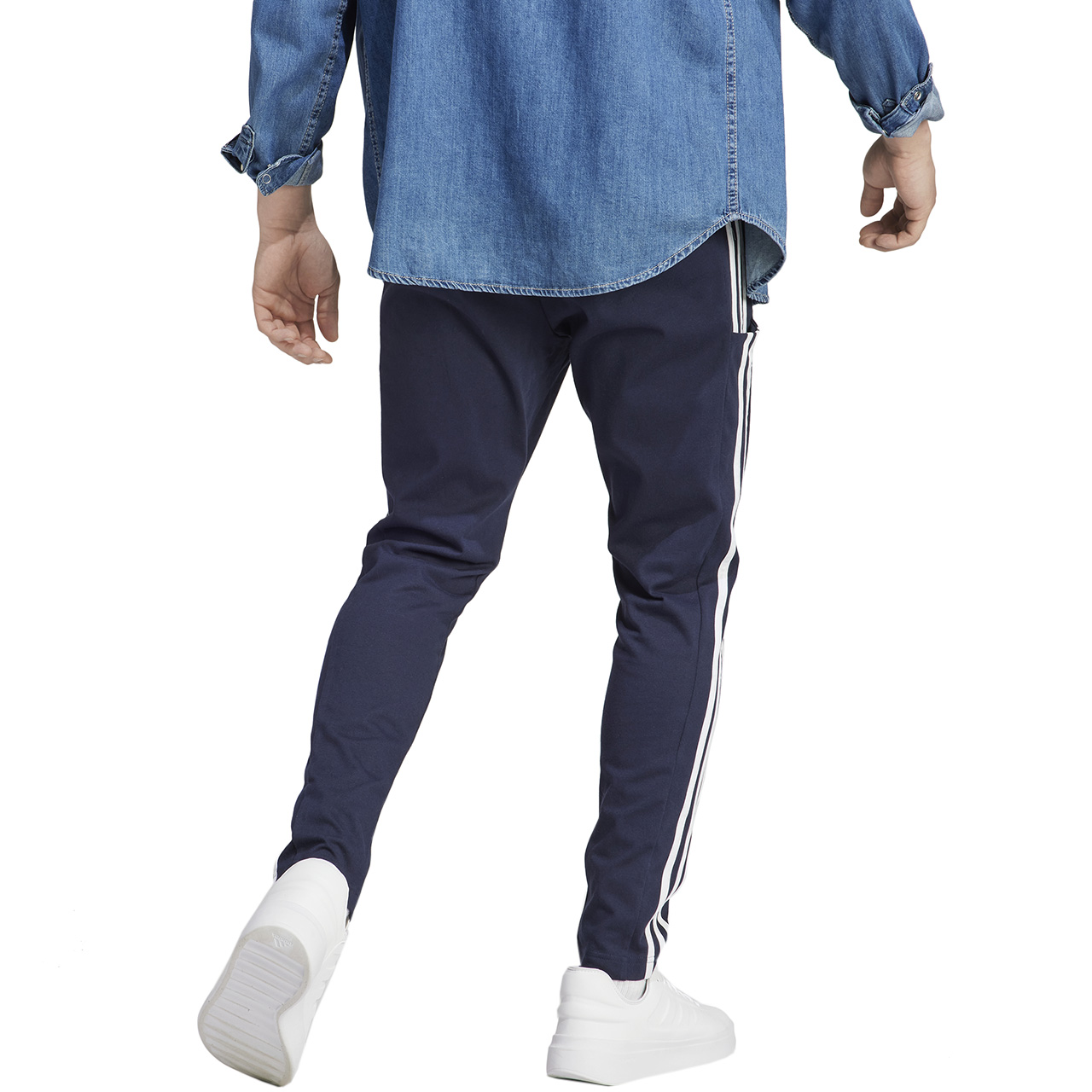 Spodnie męskie adidas Essentials Single Jersey Tapered Open Hem 3-Stripes granatowe – ujęcie 2