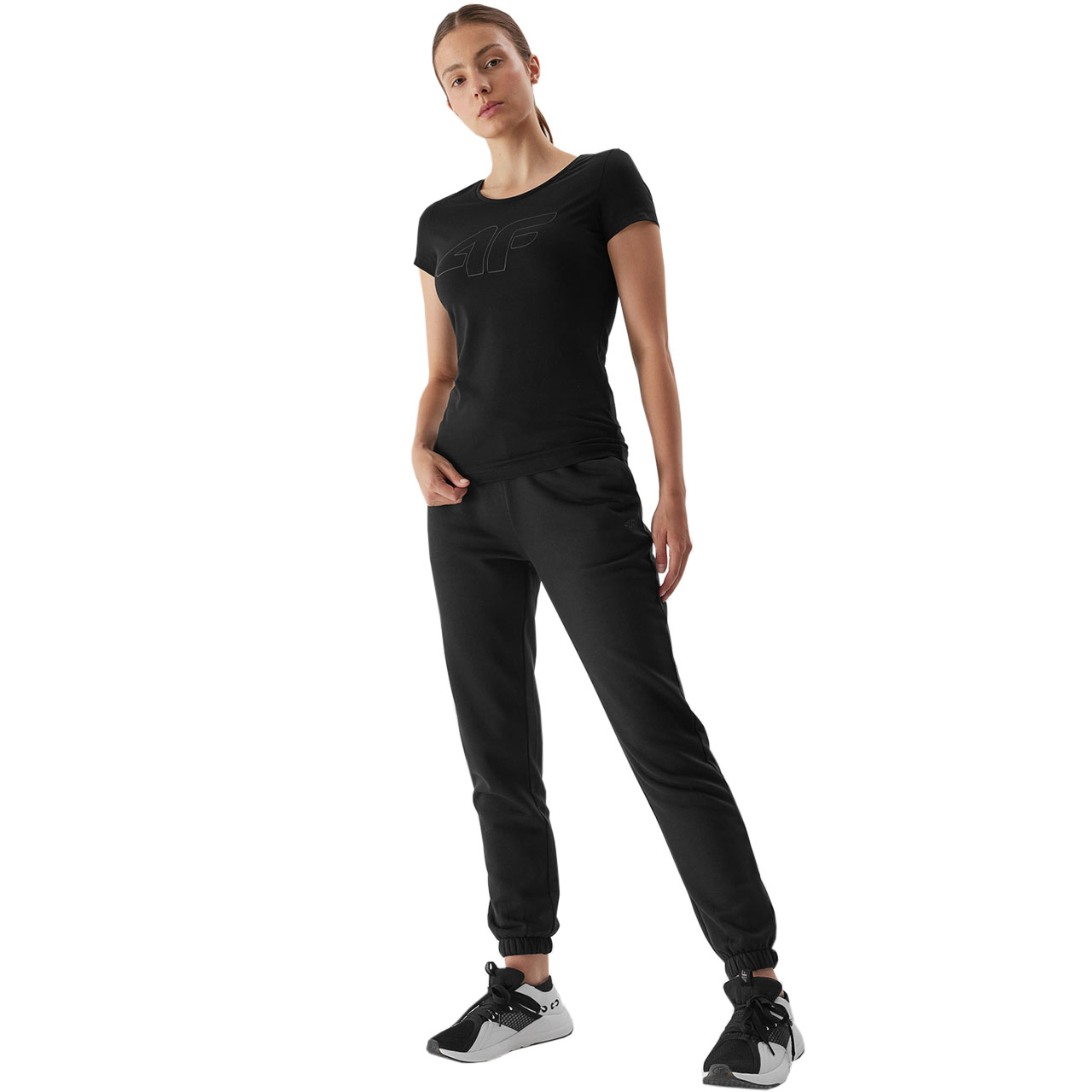 Koszulka damska 4F F0907 głęboka czerń 4FAW23TTSHF0907 – ujęcie 3