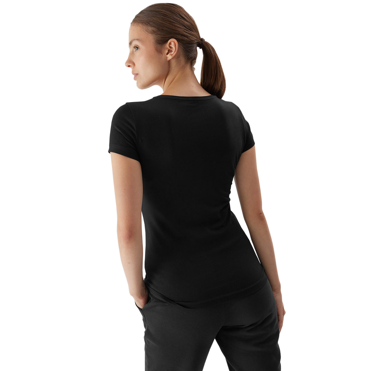 Koszulka damska 4F F0907 głęboka czerń 4FAW23TTSHF0907 – ujęcie 4