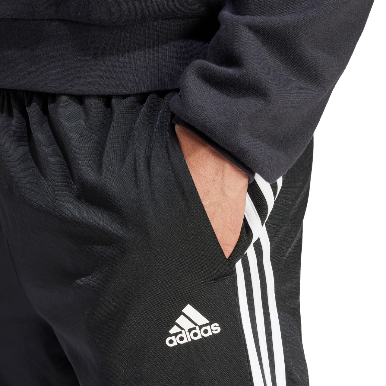Spodnie męskie adidas Primegreen Essentials Warm-Up Tapered 3-Stripes Track czarne – ujęcie 4
