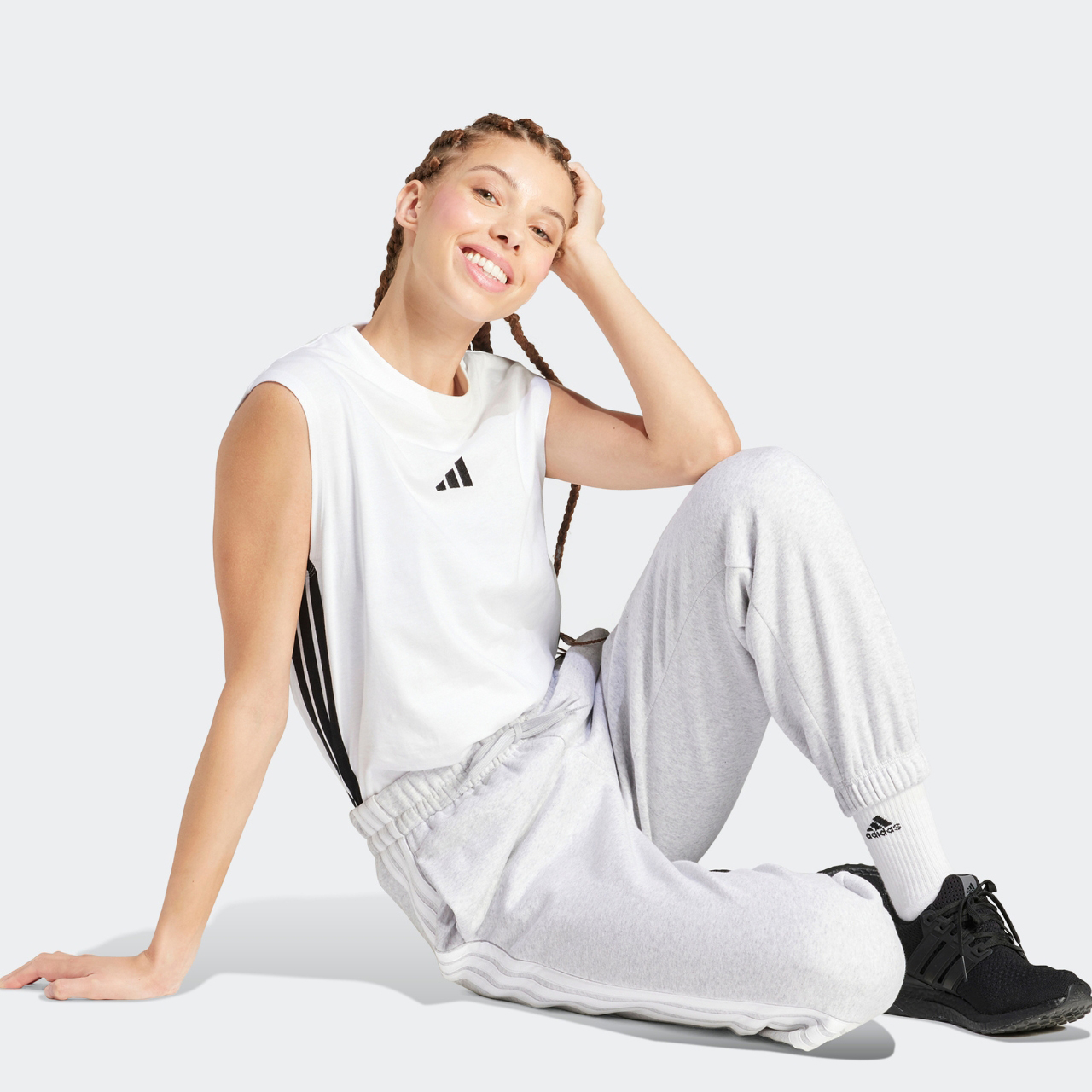 Spodnie damskie adidas Essentials 3-Stripes Fleece Loose-Fit szare – ujęcie 6