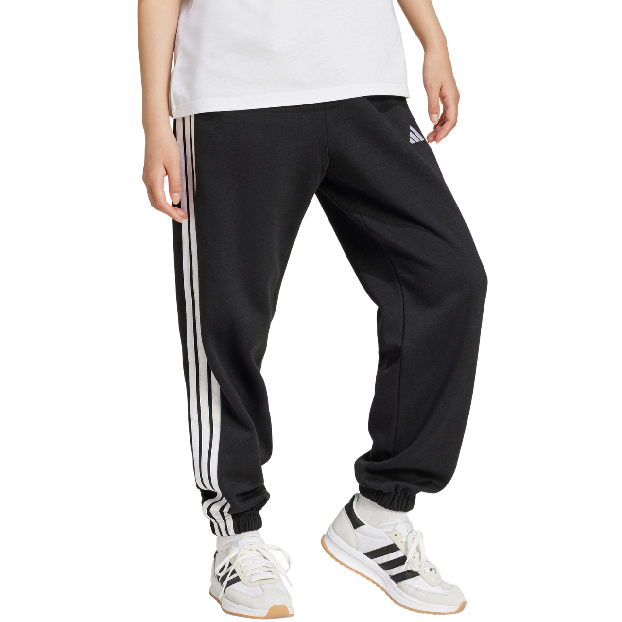 Spodnie damskie adidas Essentials 3-Stripes Fleece Loose-Fit czarne – ujęcie 4