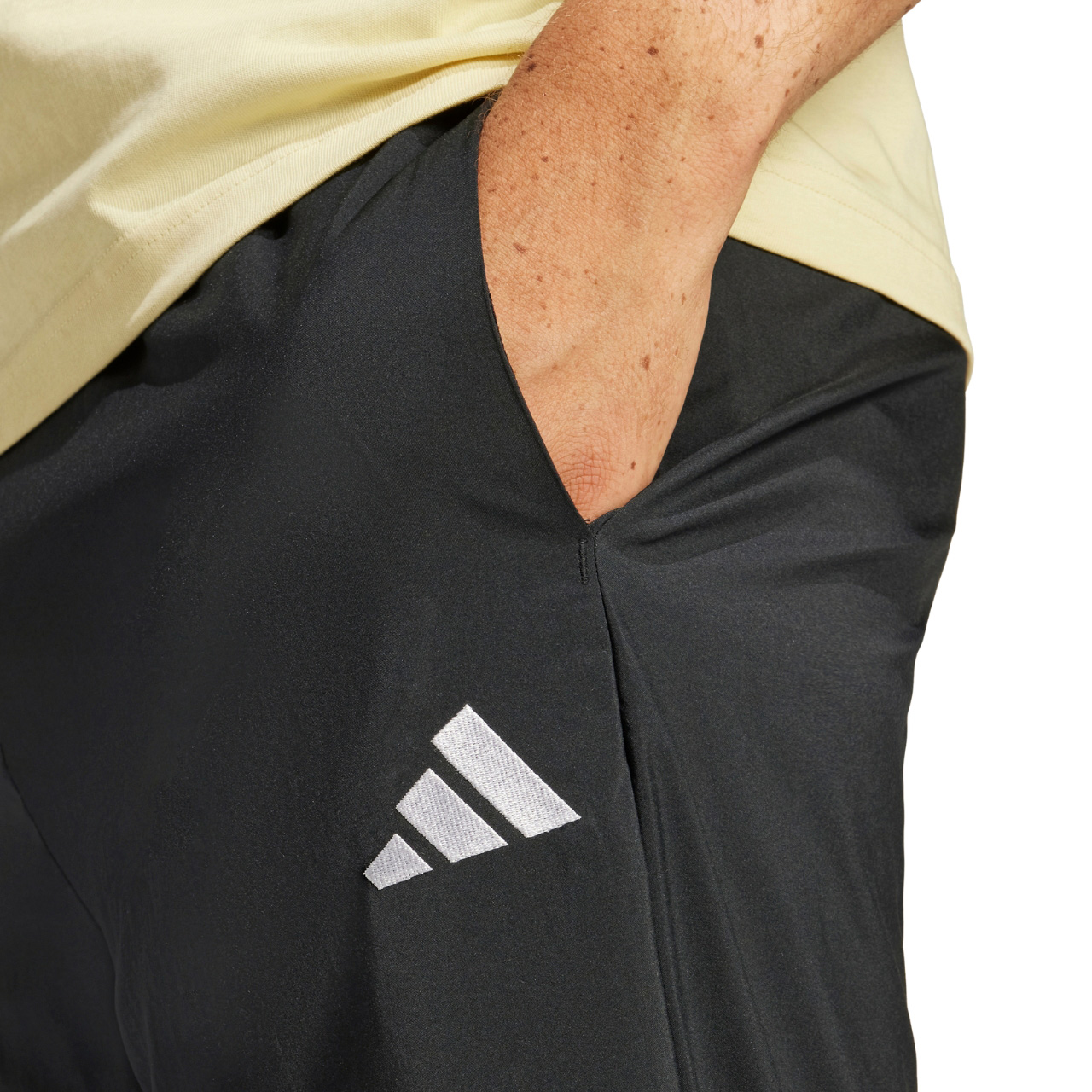 Spodnie męskie adidas Essentials Small Logo Stanford czarne – ujęcie 5