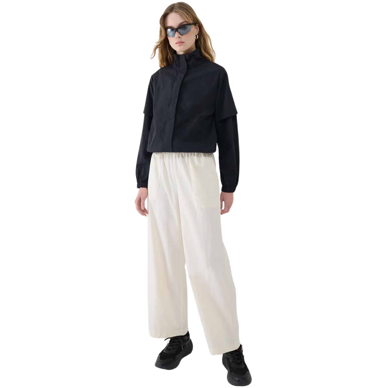 Kurtka damska 4F F190 głęboka czerń 4FWSS25TJACF190 – ujęcie 4