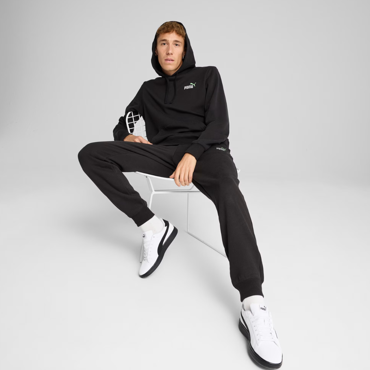 Bluza męska Puma Ess 2 Color Small No.1 Logo Hoodie TR czarna – ujęcie 5