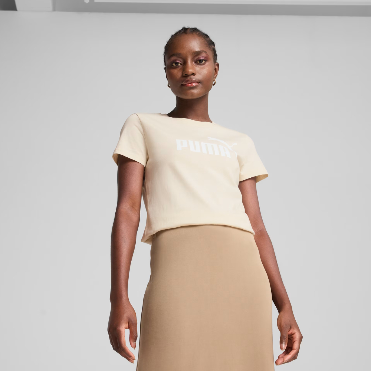 Koszulka damska Puma ESS No.1 Logo Tee beżowa – ujęcie 3