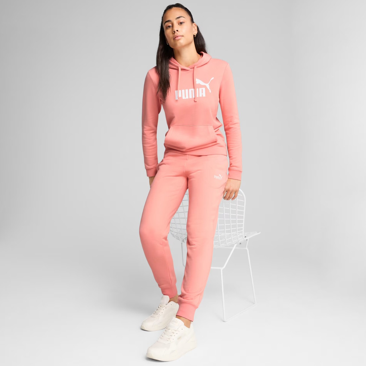 Bluza damska Puma ESS No.1 Logo Hoodie pomarańczowa – ujęcie 5