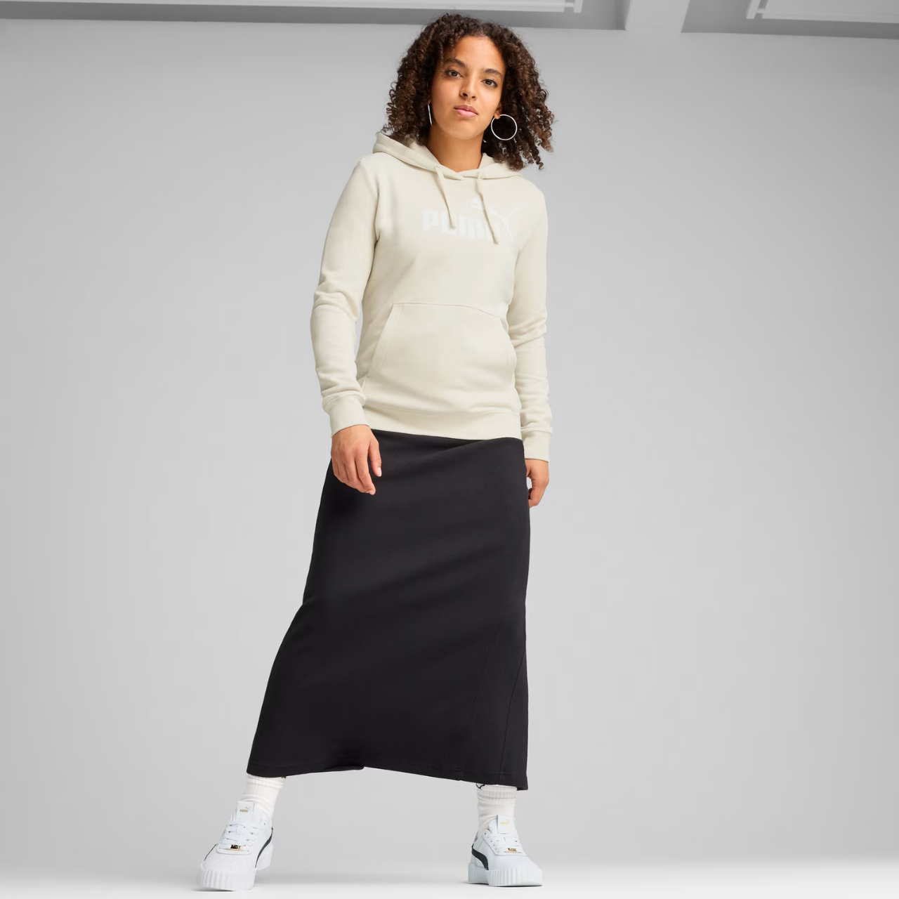 Bluza damska Puma ESS No.1 Logo Hoodie beżowa – ujęcie 5