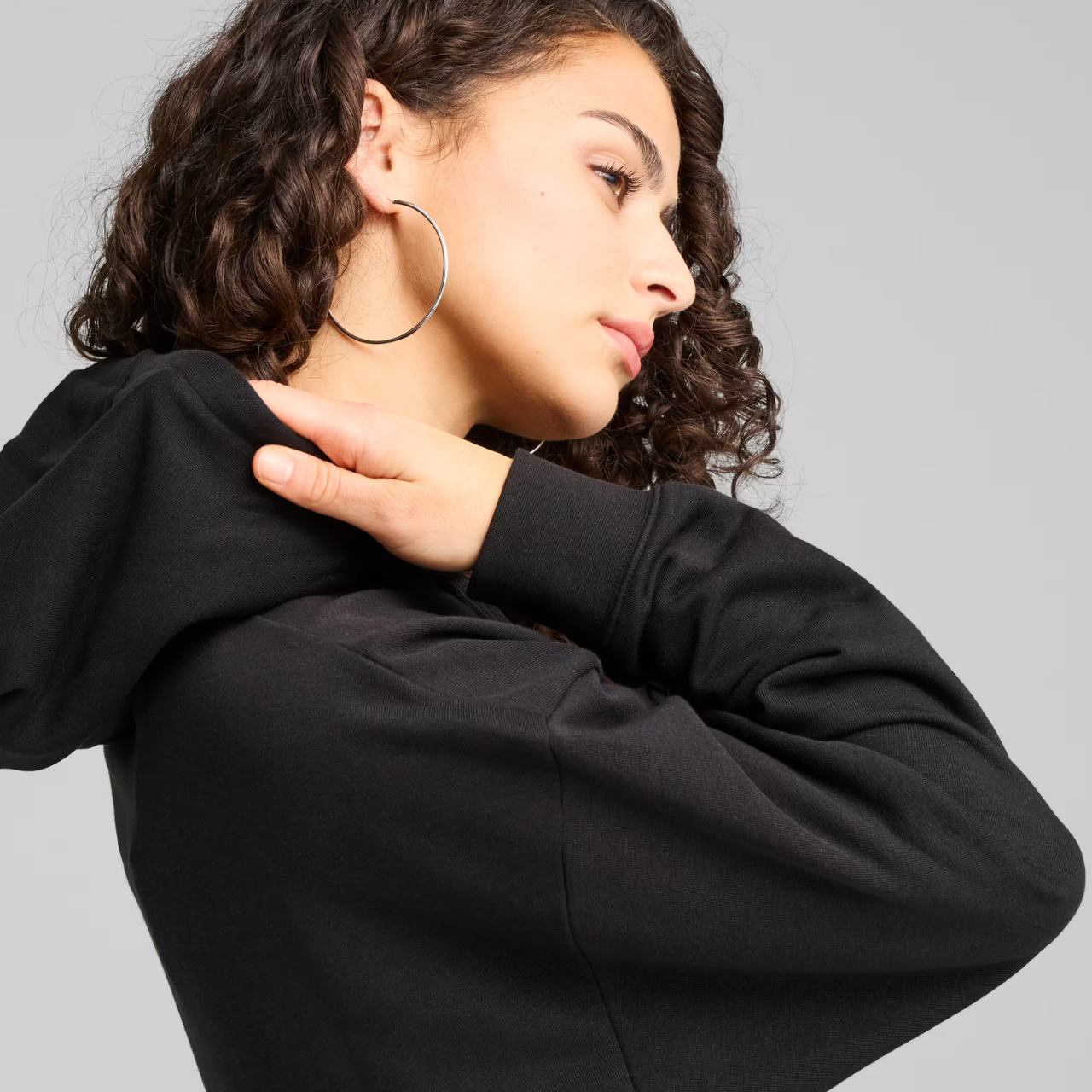 Bluza damska Puma Ess Script Comfort Hoodie czarna – ujęcie 5