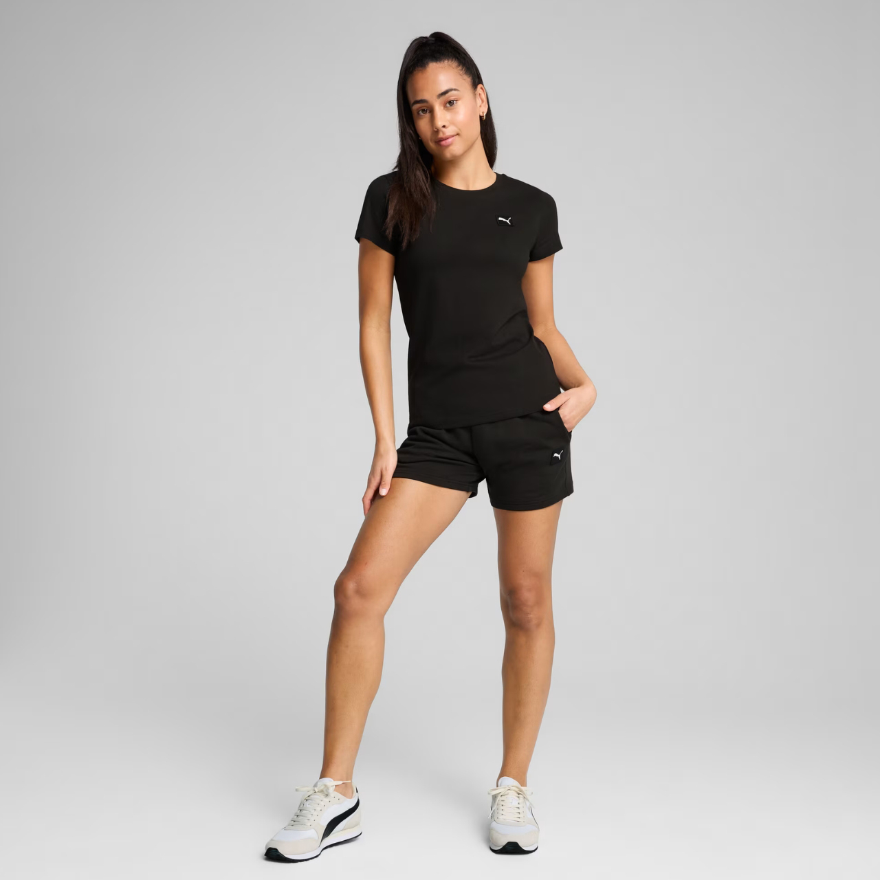 Koszulka damska Puma ESS Elevated Tee czarna – ujęcie 5