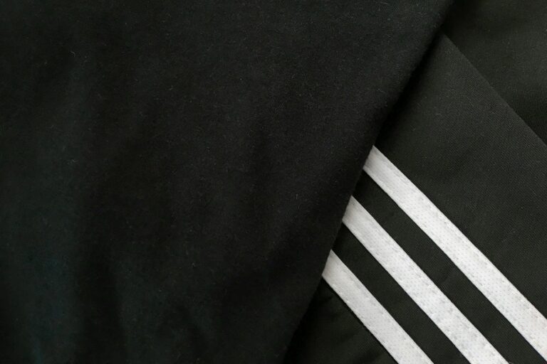4 męskie t-shirty adidas, które ogarną każdy set