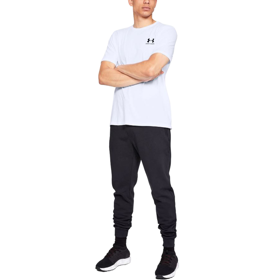 Koszulka męska Under Armour Sportstyle Left Chest SS biała – ujęcie 4