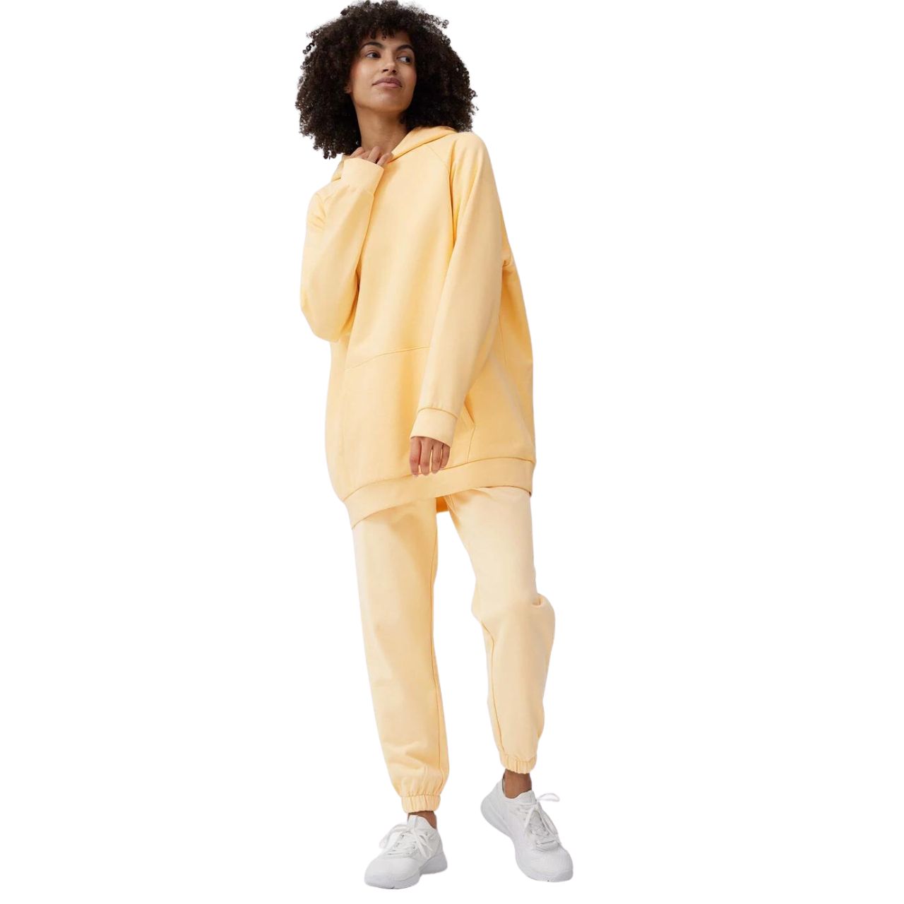 Spodnie damskie 4F F147 jasny żółty 4FSS23TTROF147 – ujęcie 4