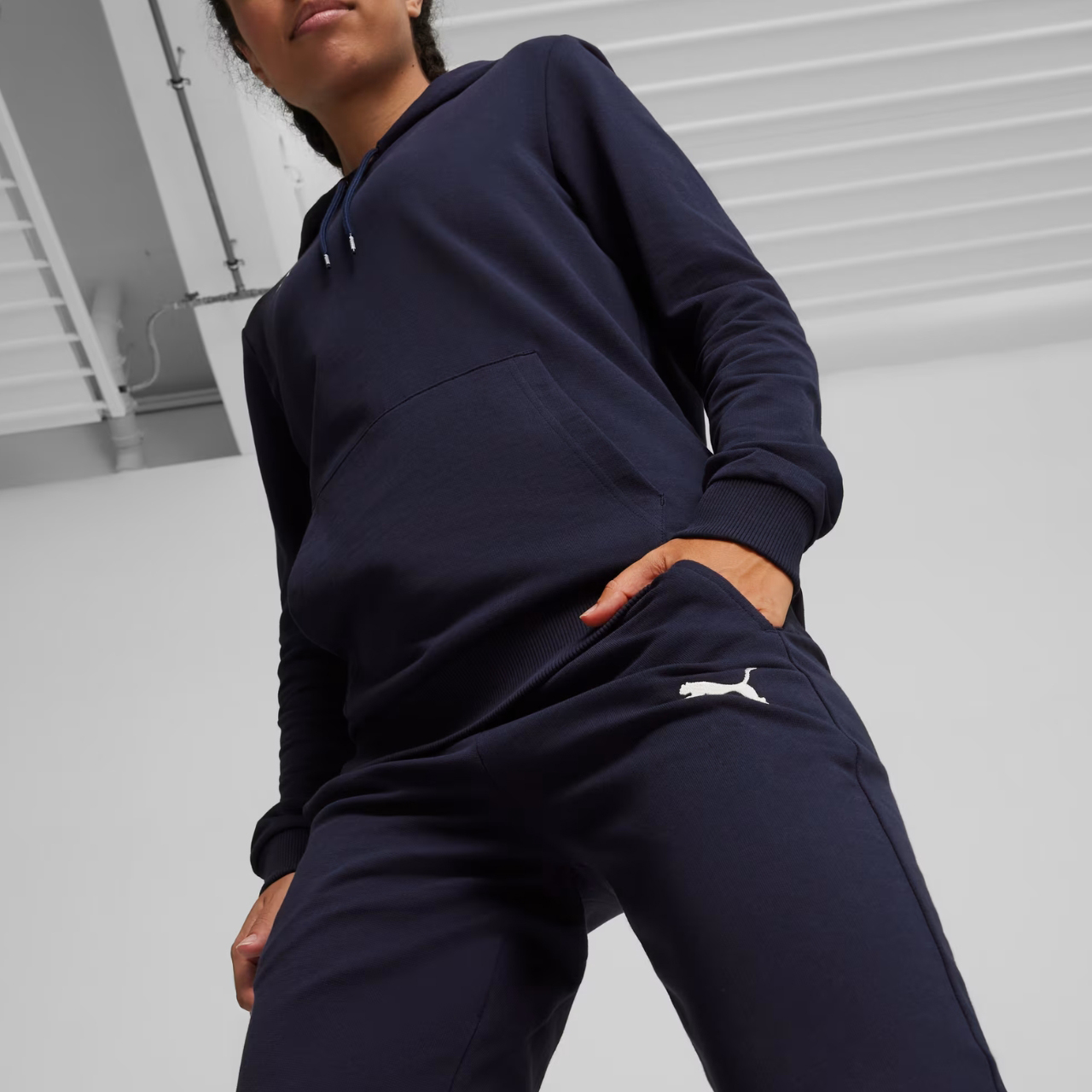 Spodnie damskie Puma Team Goal Casuals granatowe – ujęcie 5