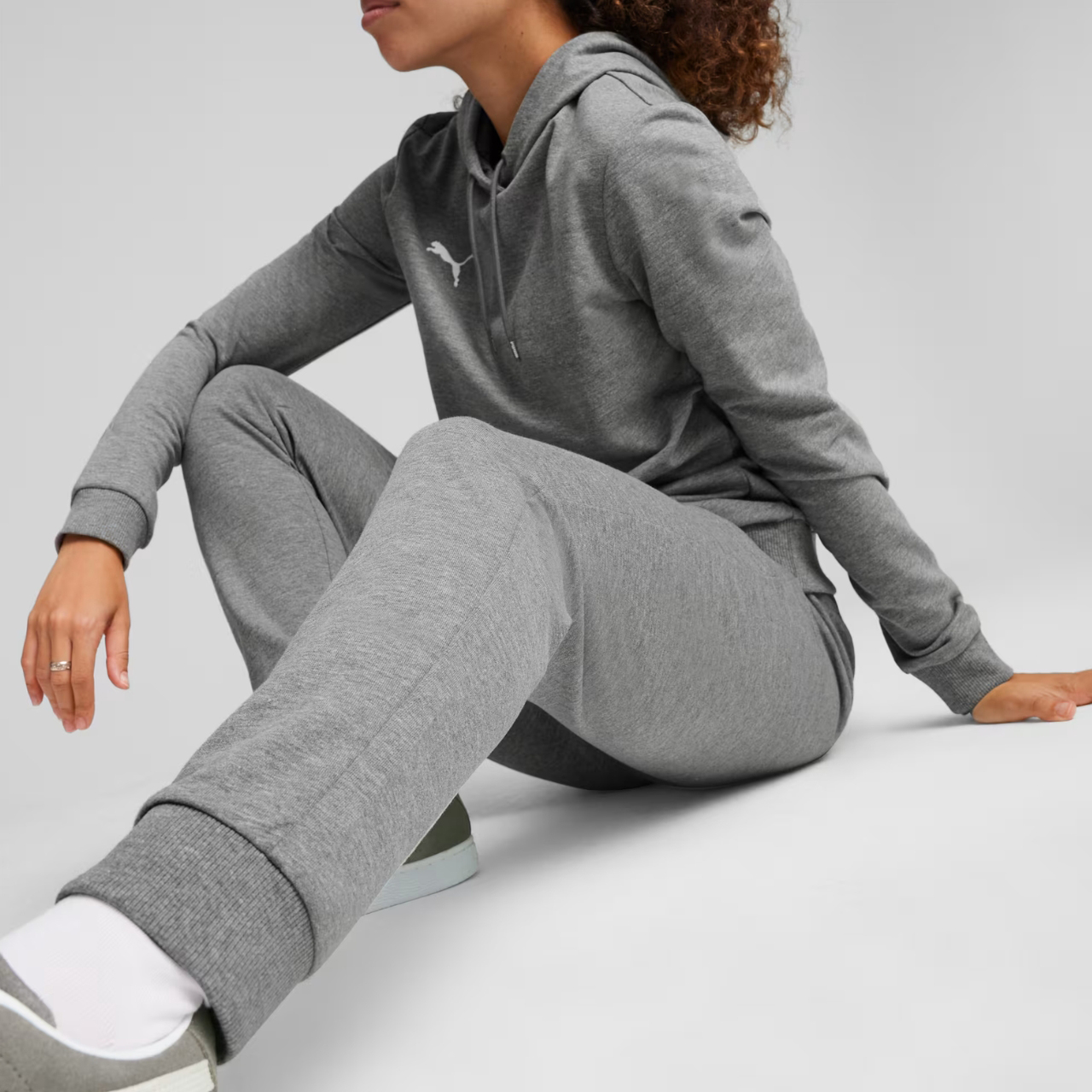 Spodnie damskie Puma Team Goal Casuals szare – ujęcie 5